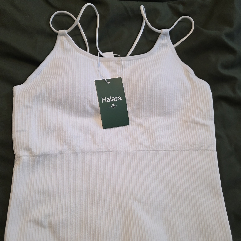 HALARA Classic White Ribbed Cami